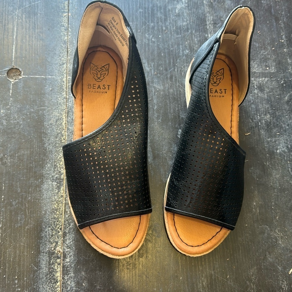 🤝Beast open to vented sandal new without